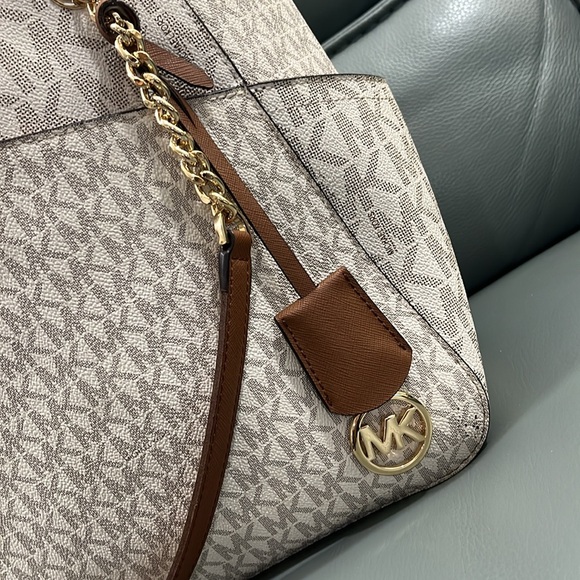 Michael Kors Beige Signature Tote Bag used a couple times - Picture 3 of 9